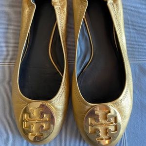 Tory Burch logo ballet flat
